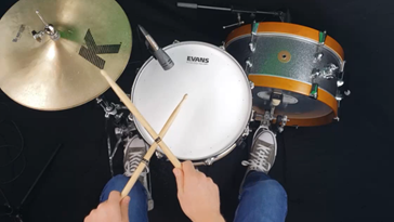 how to hold drumsticks